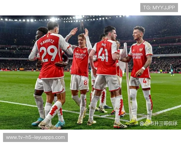 阿森纳趁乱登顶,英超争冠大战提前进入白热化 阿森纳趁乱登顶,英超争冠大战提前进入白热化