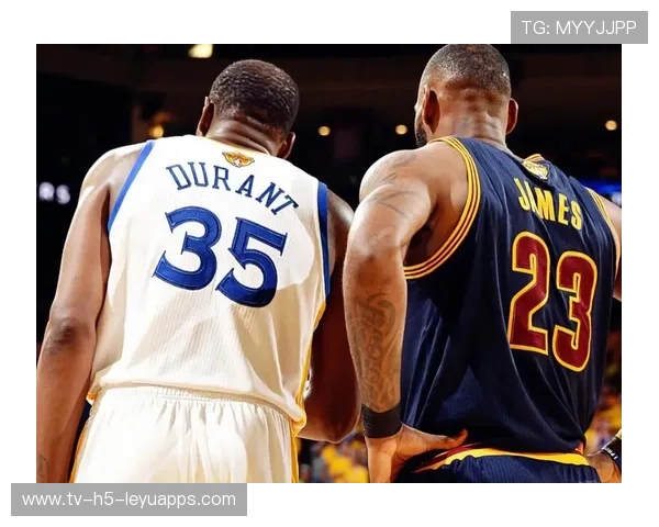 史诗对决：詹姆斯与杜兰特的巅峰对决回顾！，詹姆斯和杜兰特一队会怎么样