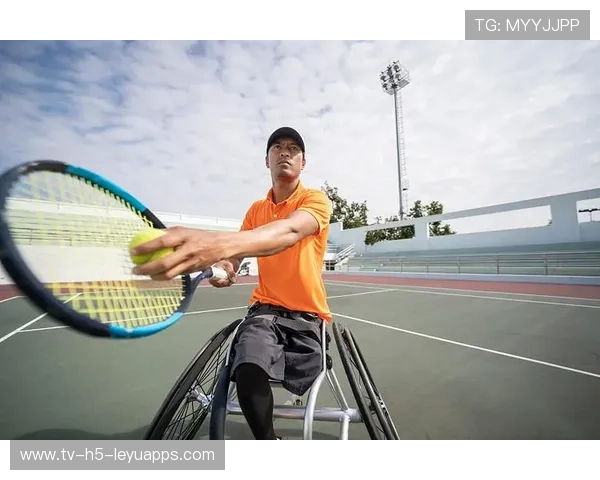 职业网球运动员针对特定发球类型的移动反应训练